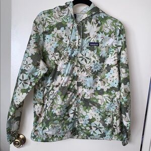 Gently Loved Patagonia Women's Floral Green Jacket —Windbreaker